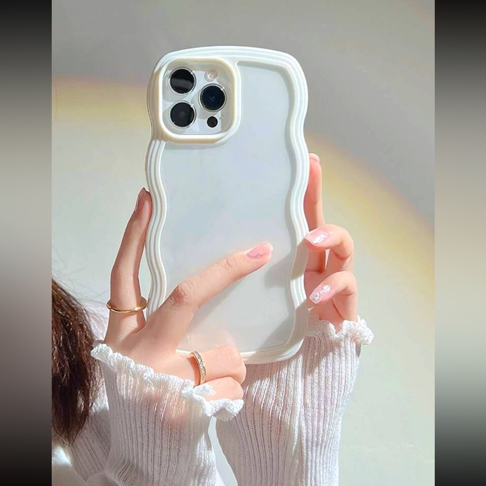 Iphone 14 pro minimalist wavy white see throung phone case